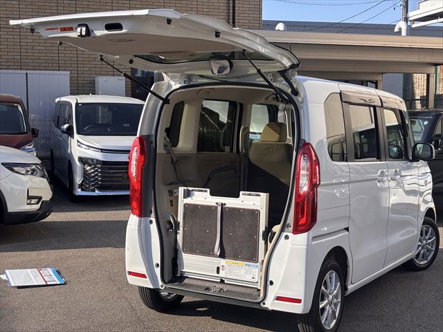 N-BOX G スロープ 4WD 助手席側オートステップ付き