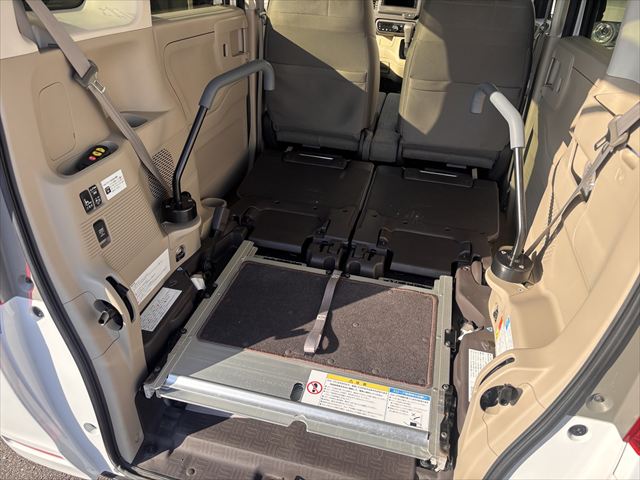 N-BOX G スロープ 4WD 助手席側オートステップ付き