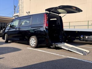 ノア X タイプ2 サードシート付 4WD