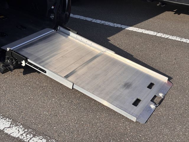 ノア X タイプ2 サードシート付 4WD