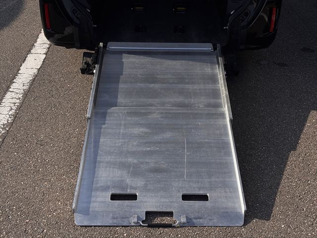 ノア X タイプ2 サードシート付 4WD