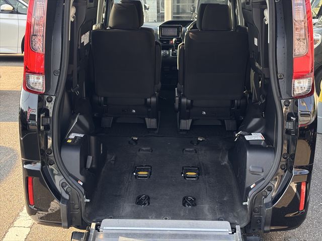 ノア X タイプ2 サードシート付 4WD