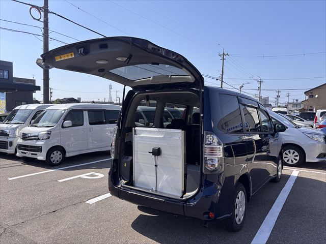 ヴォクシー X Lエディション タイプ2 4WD