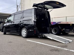 ヴォクシー X タイプ1 車いす2名 4WD