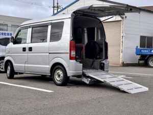 エブリイワゴン スローパー 補助シート付 4WD
