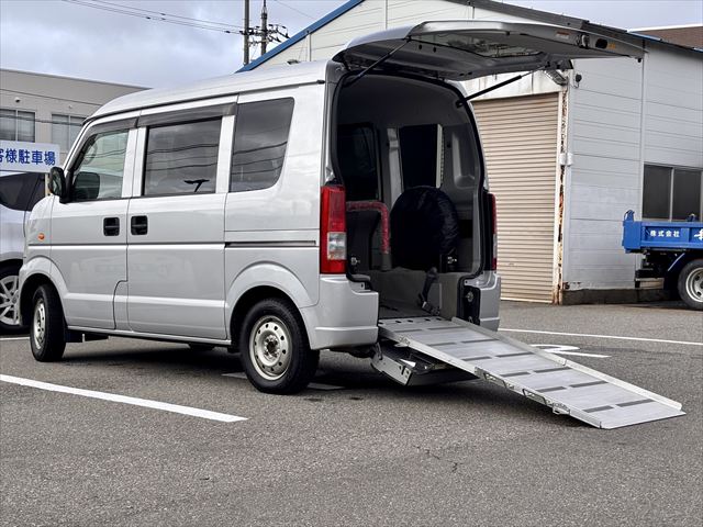 エブリイワゴン スローパー 補助シート付 4WD