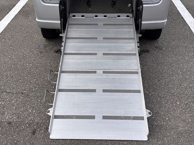 エブリイワゴン スローパー 補助シート付 4WD