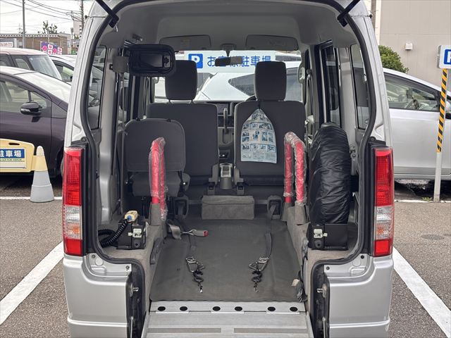エブリイワゴン スローパー 補助シート付 4WD