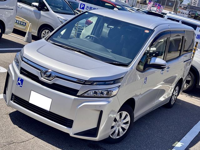 ヴォクシー X タイプ2 サードシート付 4WD