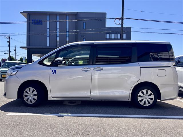 ヴォクシー X タイプ2 サードシート付 4WD