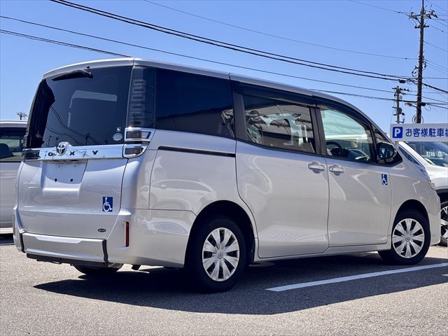 ヴォクシー X タイプ2 サードシート付 4WD
