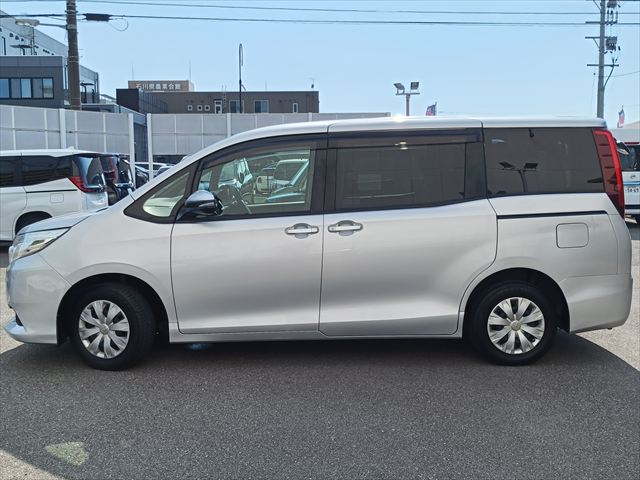 ノア X タイプ2  車いす1名 サードシート付 4WD