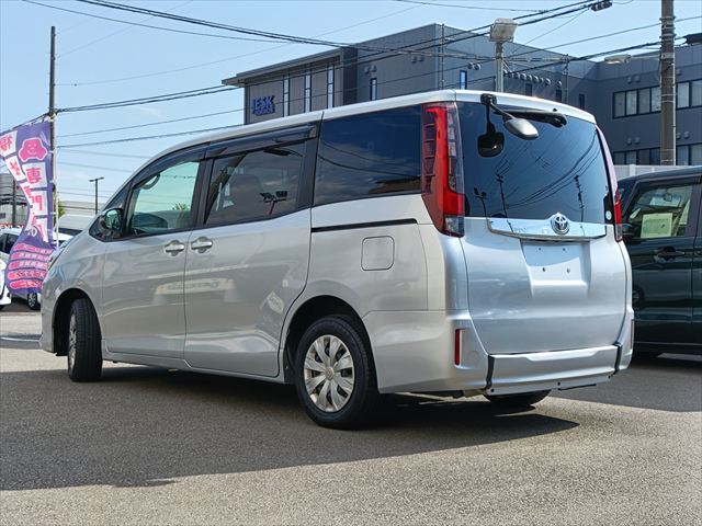 ノア X タイプ2  車いす1名 サードシート付 4WD