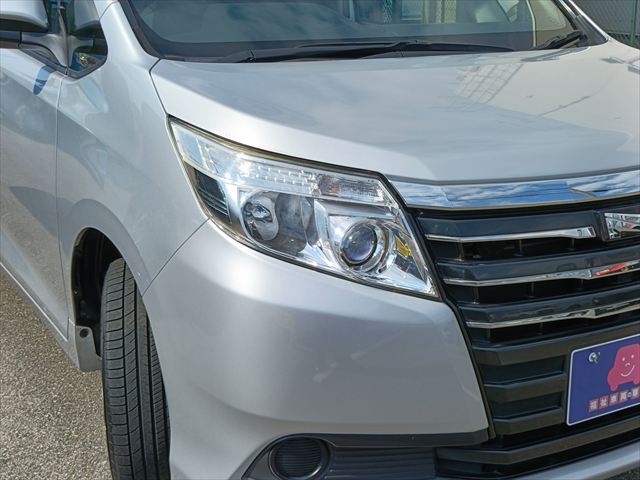 ノア X タイプ2  車いす1名 サードシート付 4WD