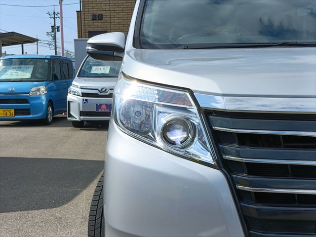 ノア X タイプ2  車いす1名 サードシート付 4WD