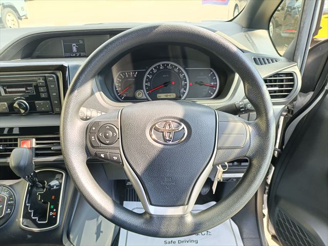 ノア X タイプ2  車いす1名 サードシート付 4WD
