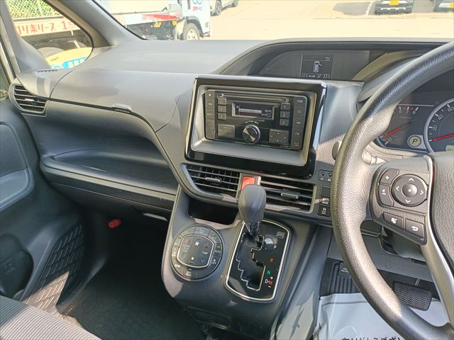 ノア X タイプ2  車いす1名 サードシート付 4WD