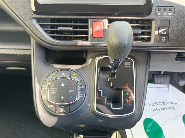 ノア X タイプ2  車いす1名 サードシート付 4WD
