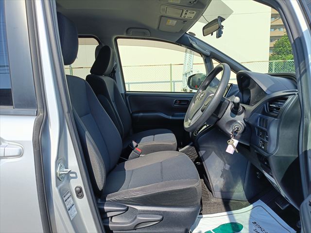 ノア X タイプ2  車いす1名 サードシート付 4WD