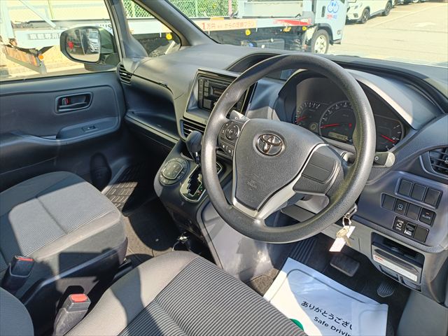 ノア X タイプ2  車いす1名 サードシート付 4WD