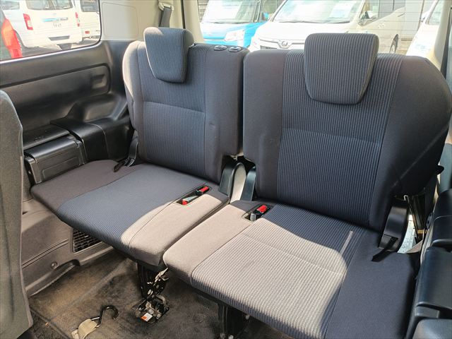 ノア X タイプ2  車いす1名 サードシート付 4WD