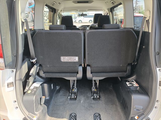 ノア X タイプ2  車いす1名 サードシート付 4WD