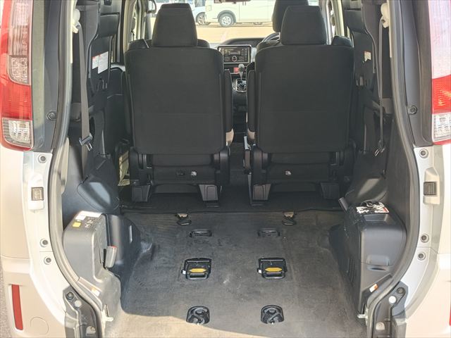 ノア X タイプ2  車いす1名 サードシート付 4WD