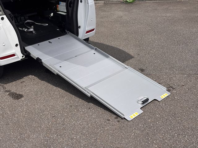 N-BOX スロープ L ターボ 4WD