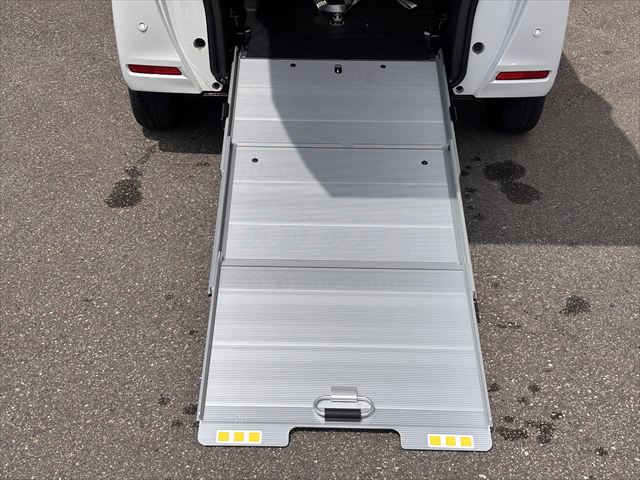 N-BOX スロープ L ターボ 4WD