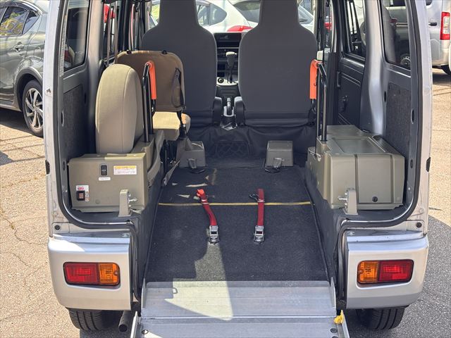 ハイゼットカーゴ スローパー リアシートレス 補助シート付き 4WD
