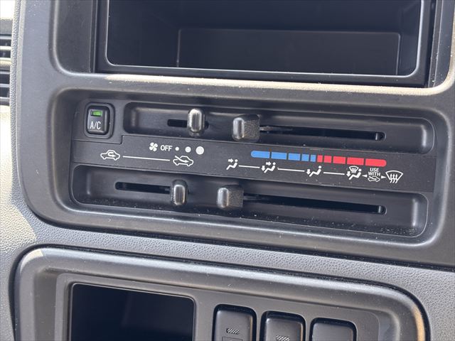 ハイゼットカーゴ スローパー リアシートレス 補助シート付き 4WD
