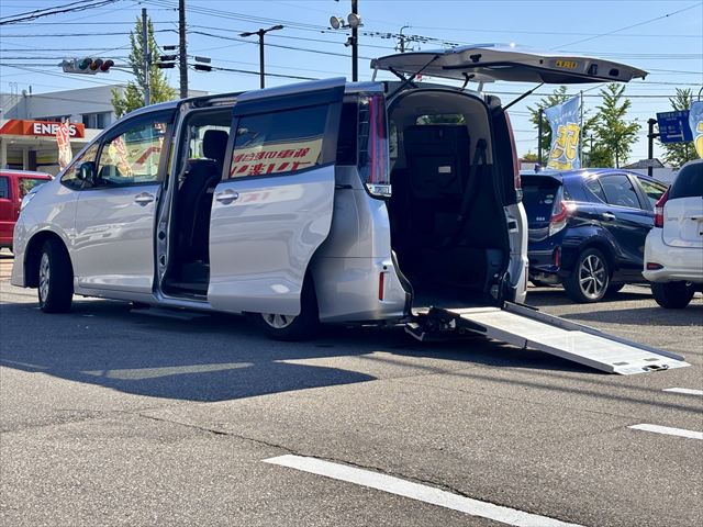 ノア X タイプ1 スロープタイプ 車いす1名 4WD