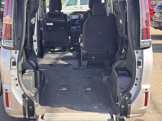 ノア X タイプ1 スロープタイプ 車いす1名 4WD