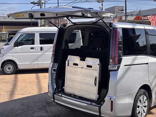 ノア X タイプ1 スロープタイプ 車いす1名 4WD