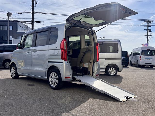N-BOX Gスロープ Lターボホンダセンシング 4WD