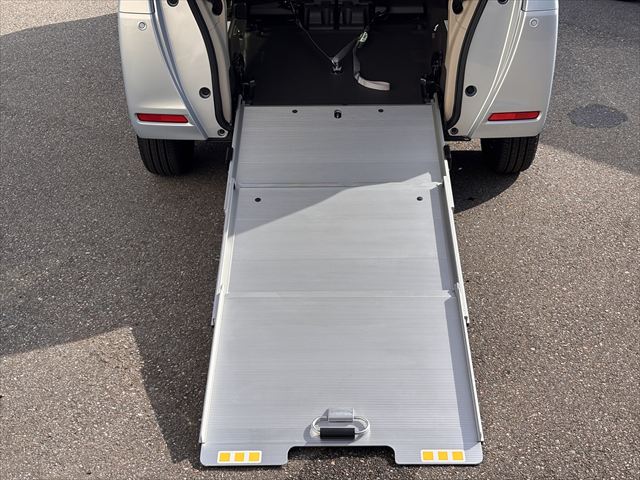N-BOX Gスロープ Lターボホンダセンシング 4WD