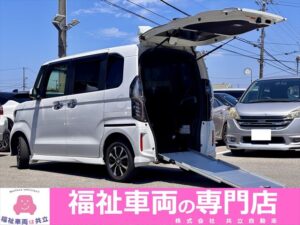 N-BOXカスタム G スロープ ホンダセンシング 4WD
