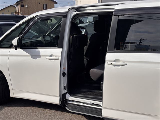 ノア X スロープ タイプ2 4WD (サードシート無し)