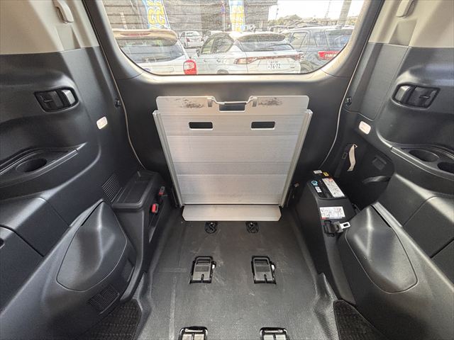 ノア X スロープ タイプ2 4WD (サードシート無し)