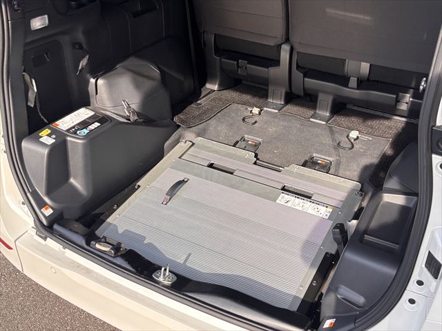 ノア X スロープ タイプ2 4WD (サードシート無し)