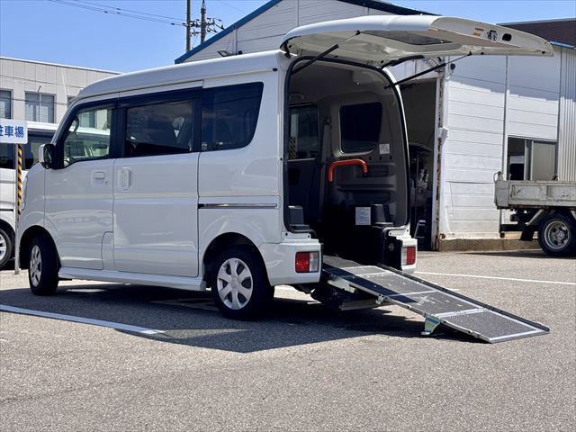 NV100クリッパーリオチェアキャブ 4WD