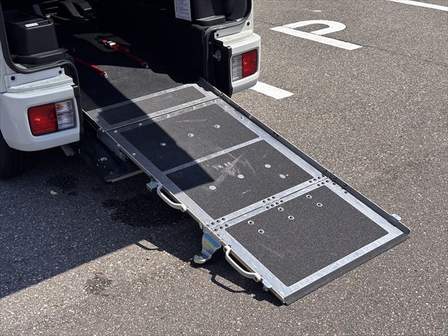 NV100クリッパーリオチェアキャブ 4WD