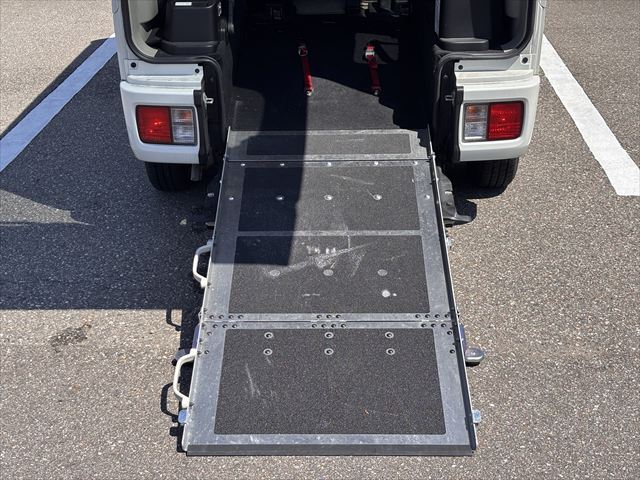 NV100クリッパーリオチェアキャブ 4WD