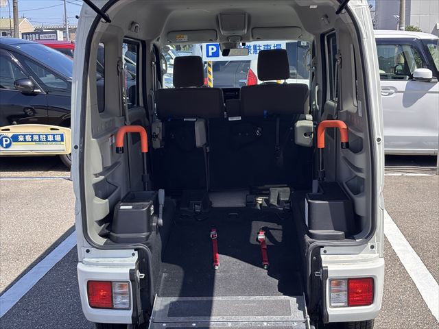 NV100クリッパーリオチェアキャブ 4WD
