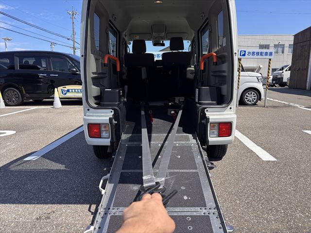 NV100クリッパーリオチェアキャブ 4WD
