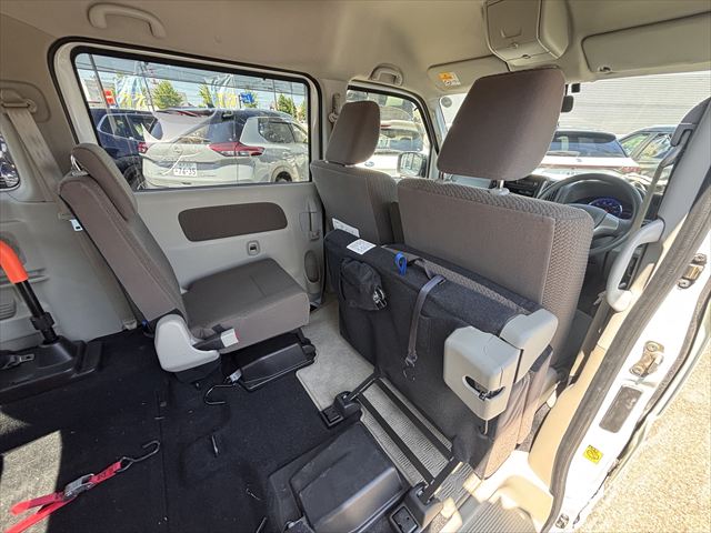 NV100クリッパーリオチェアキャブ 4WD