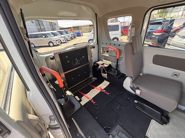 NV100クリッパーリオチェアキャブ 4WD