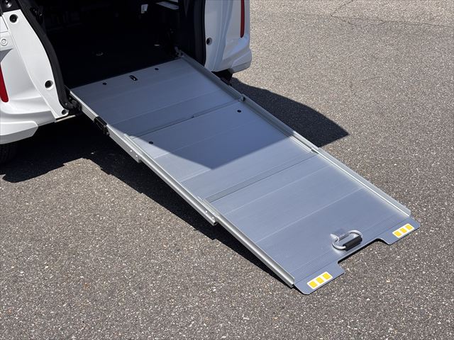 N-BOXカスタム G スロープ ホンダセンシング 4WD