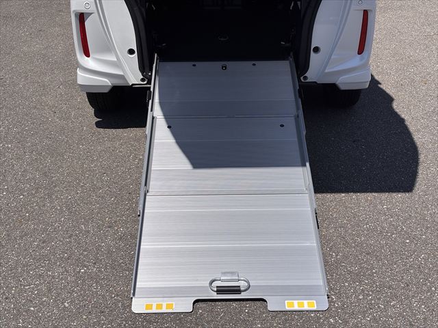 N-BOXカスタム G スロープ ホンダセンシング 4WD