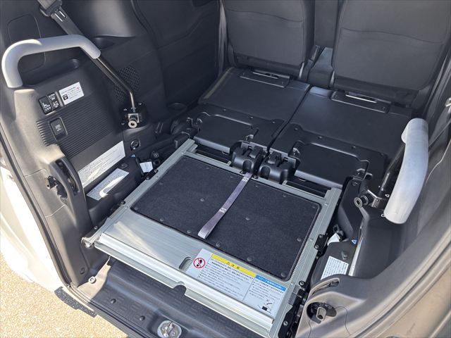 N-BOXカスタム G スロープ ホンダセンシング 4WD